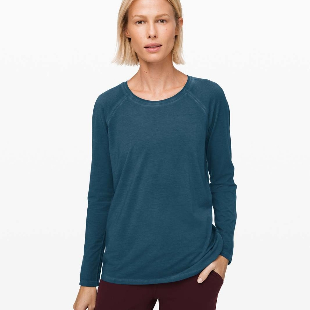 Lululemon Emerald Long Sleeve in Washed Night Diver